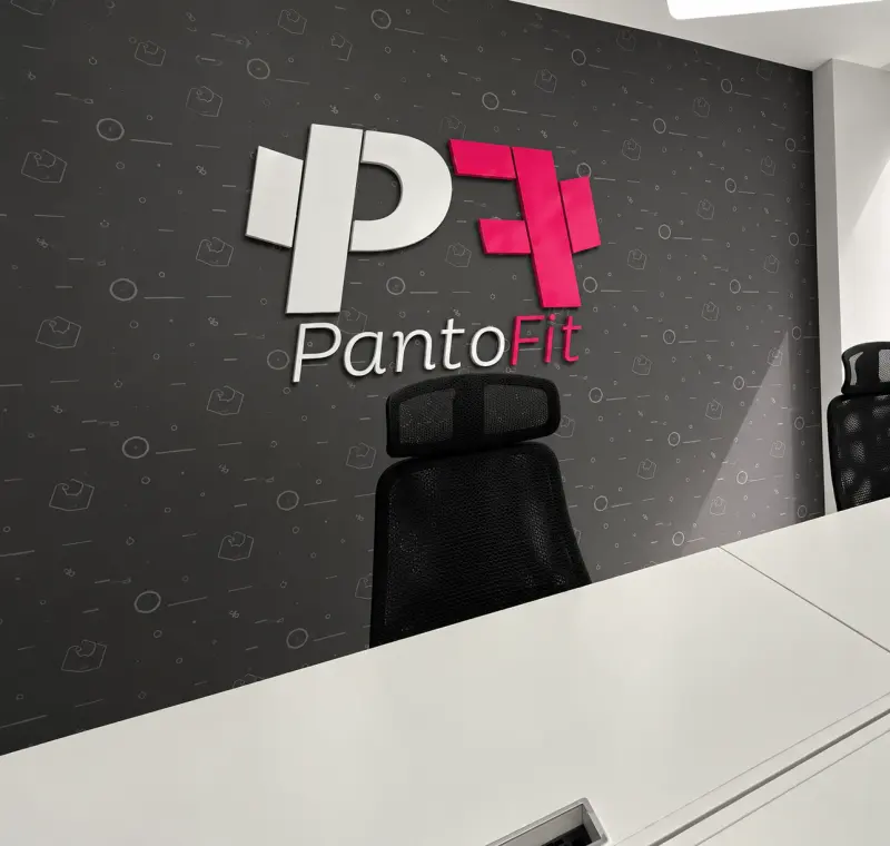 Enseigne murale logo en relief pour la salle de sport PantoFit