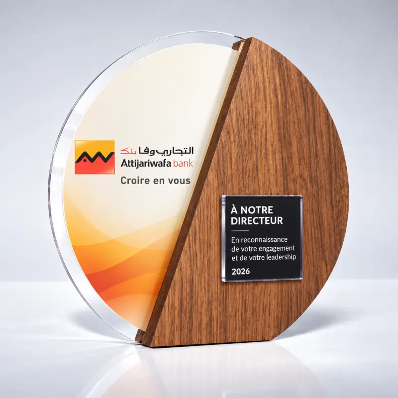 Trophée rond en plexiglas et bois personnalisé aux couleurs d’Attijariwafa bank